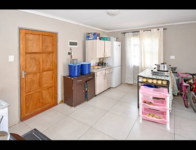 3 BEDROOM HOUSE FOR SALE IN COSMO CITY